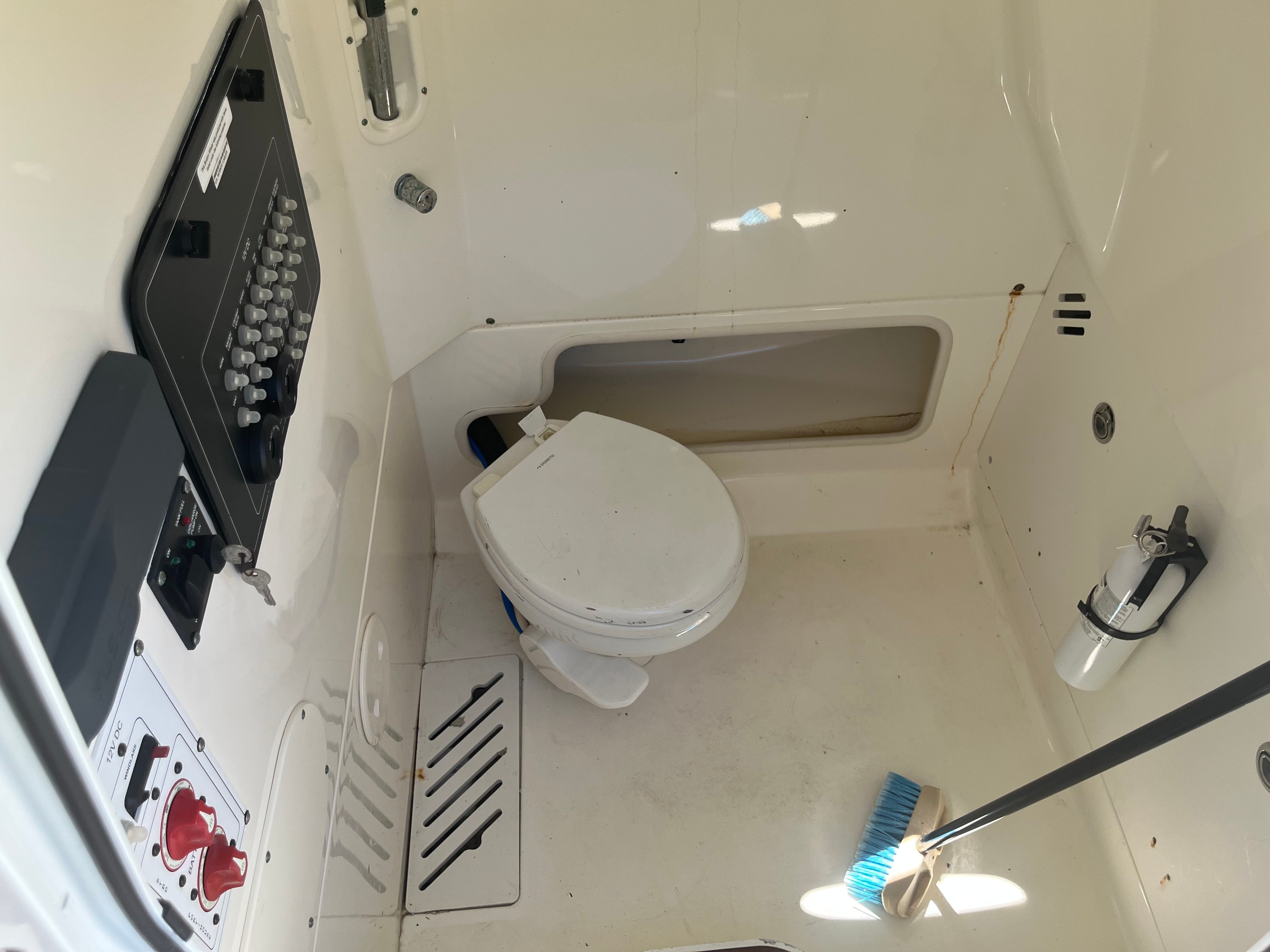 2019 Boston Whaler 250 Outrage