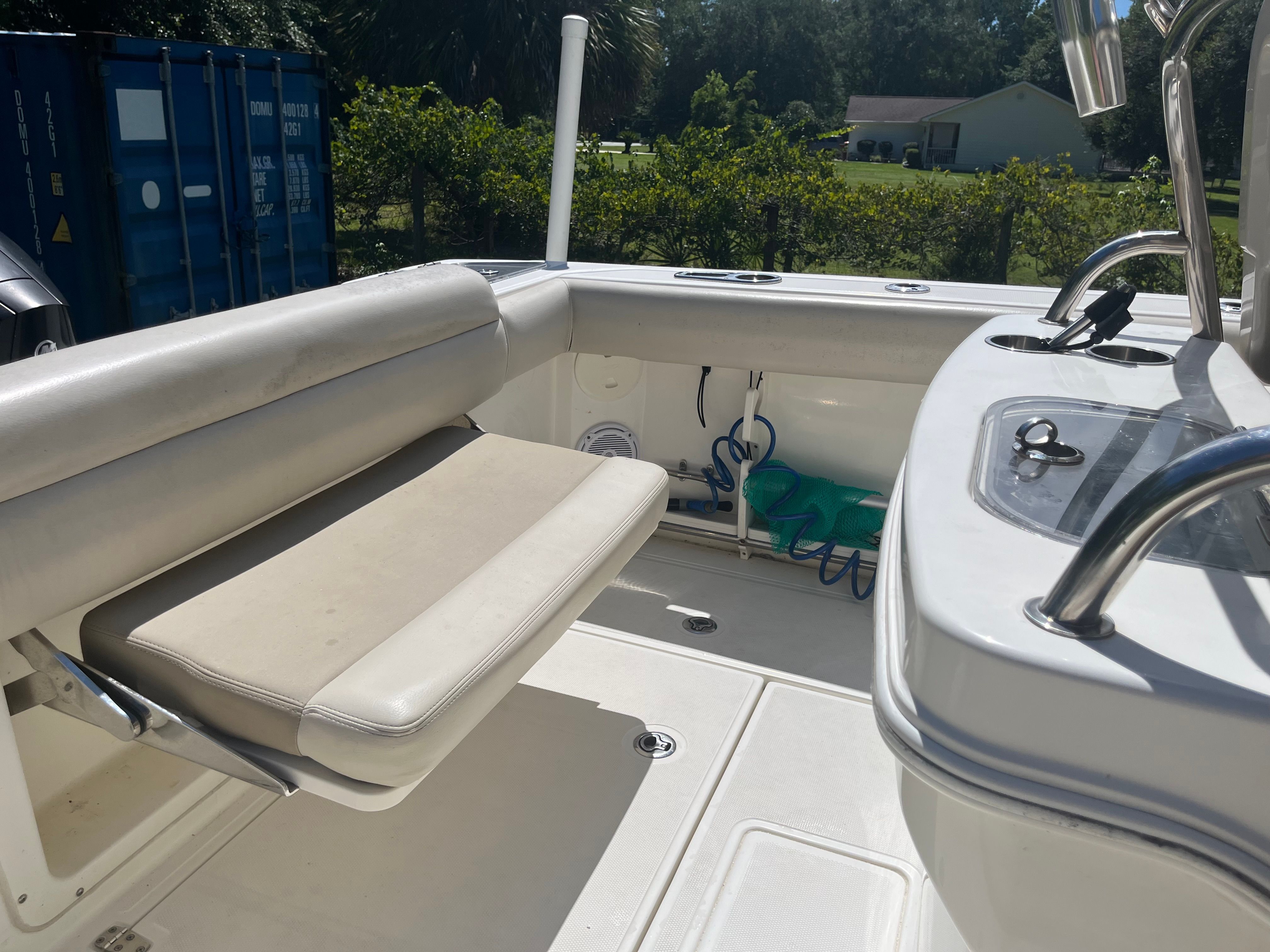 2019 Boston Whaler 250 Outrage