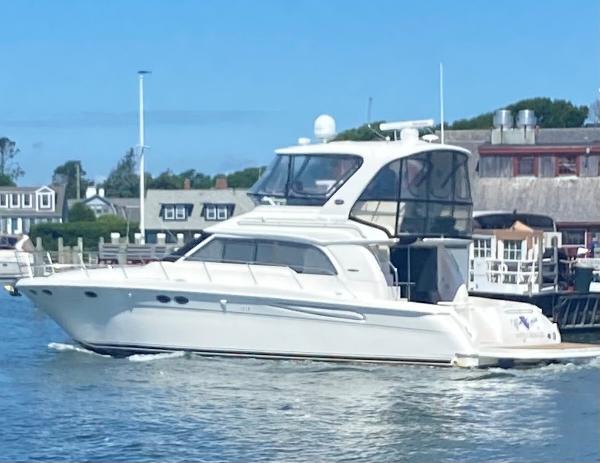 Sea Ray 480 Sedan Bridge Profile Underway