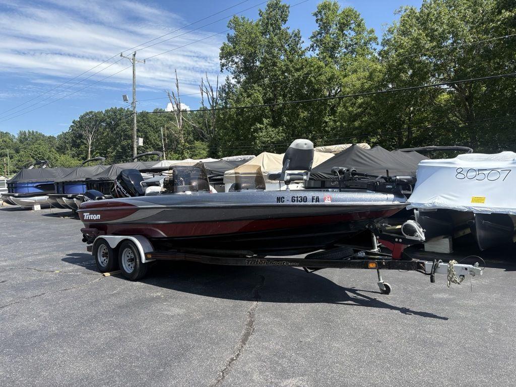 2000 Triton TR205 DC Walleye