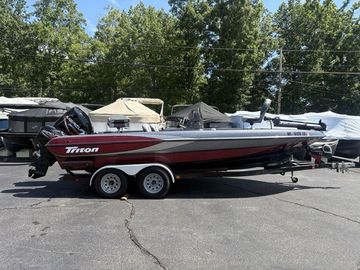 2000 Triton TR205 DC Walleye
