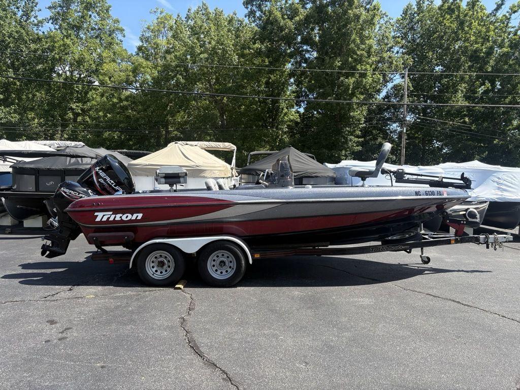 2000 Triton TR205 DC Walleye