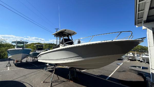 2025 Boston Whaler 250 Dauntless