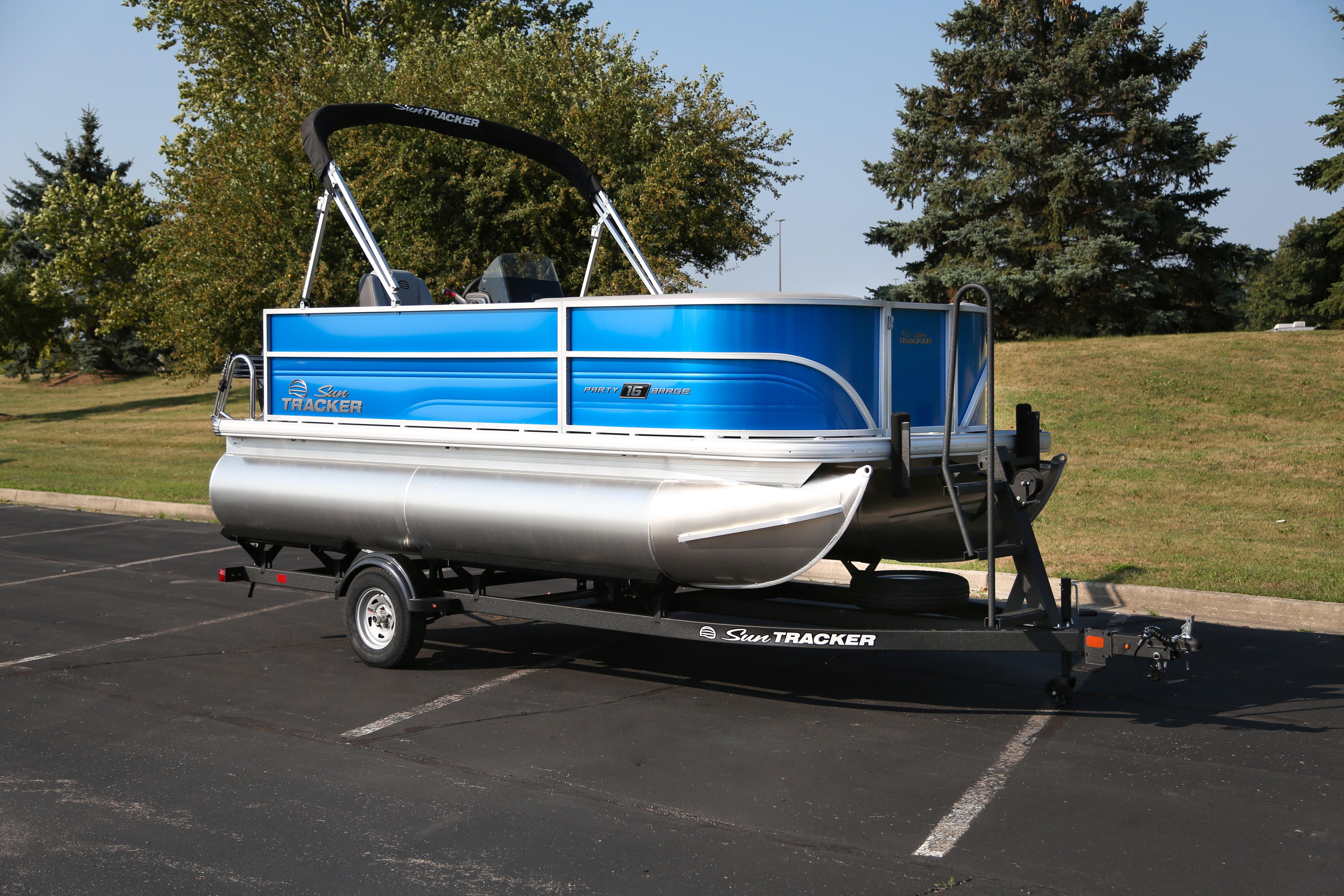 2026 Sun Tracker Party Barge 16 DLX