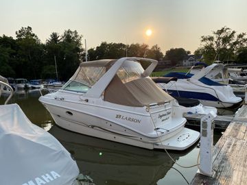 2001 Larson Cabrio 270 Mid Cabin