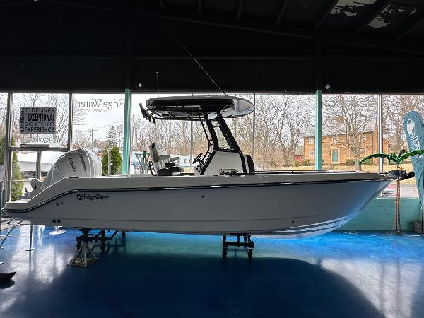 2025 Edgewater 230CC Center Console