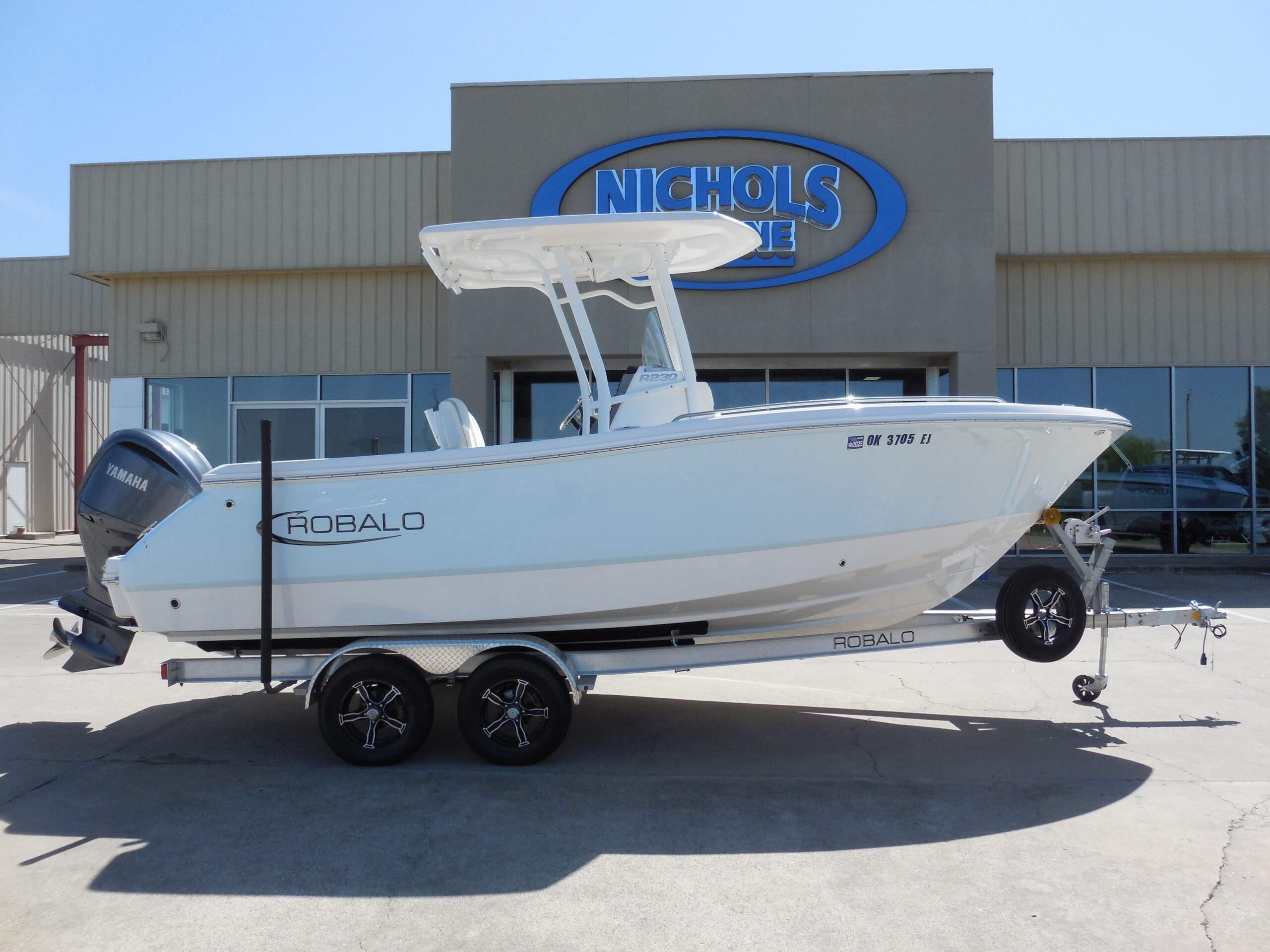 Robalo R230 Center Console