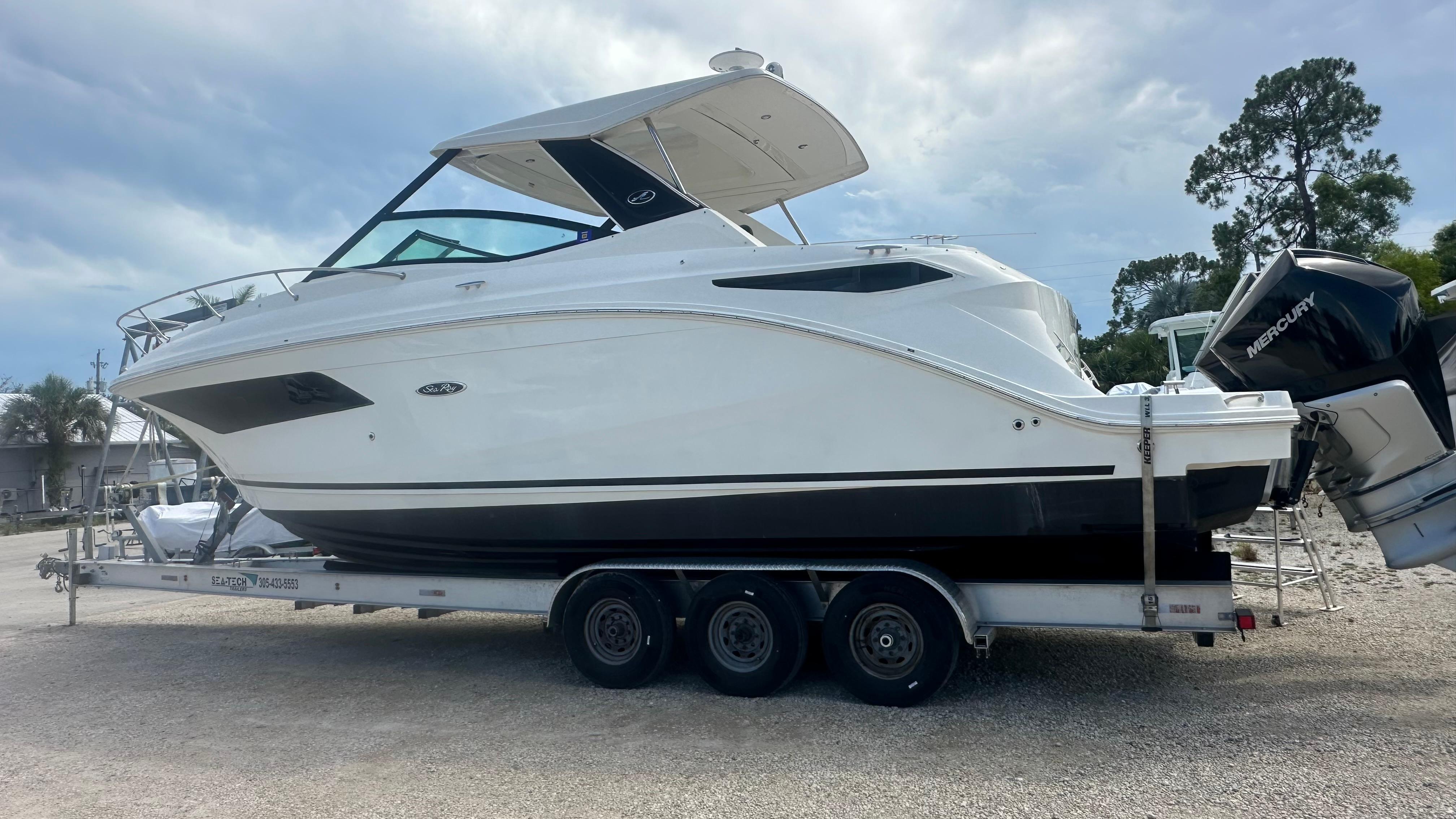 2023 Sea Ray Sundancer 320 Outboard