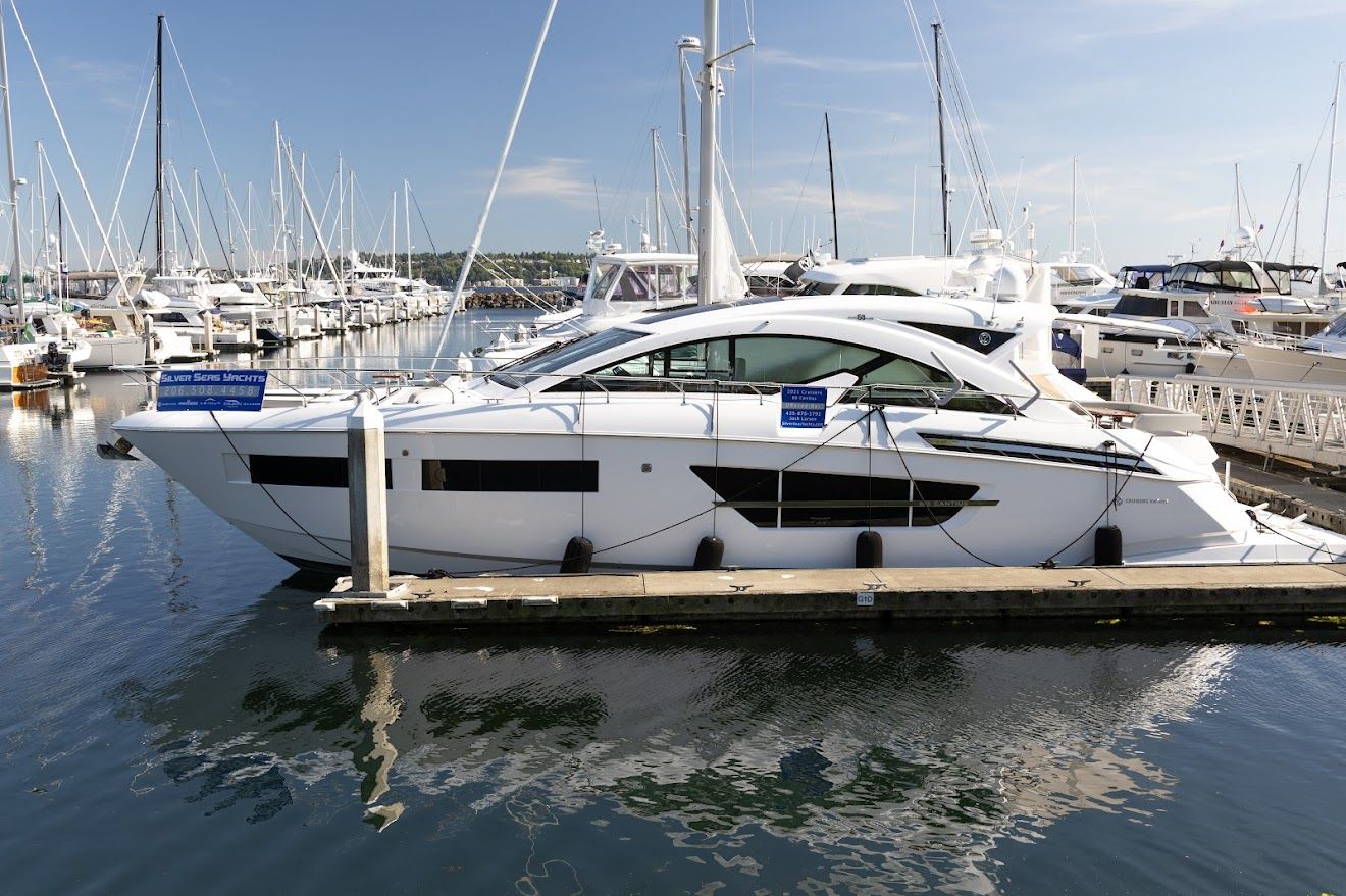 2021 Cruisers Yachts Cantius