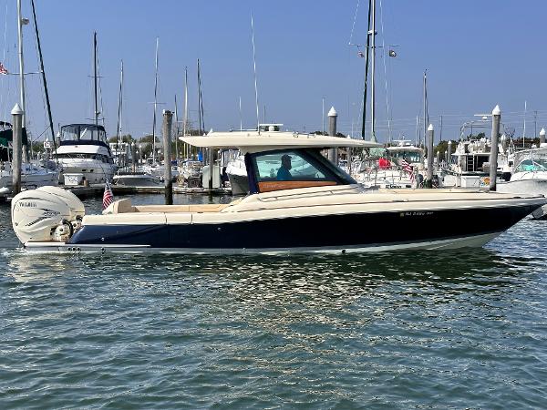 Chris-Craft Calypso 35 2021 Chris-Craft Calypso 35 boat docked in a marina.