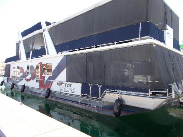Stardust Cruisers For Shore 6 Shared Ownership 2003 Stardust Cruisers For Shore 6 houseboat docked, featuring shared ownership.