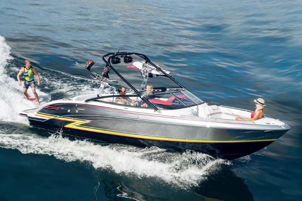 Rinker Captiva 246 BR: A Big and Bold Bowrider - boats.com