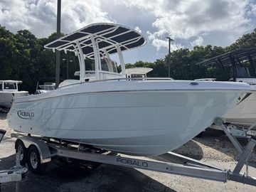 2025 Robalo R222 Explorer