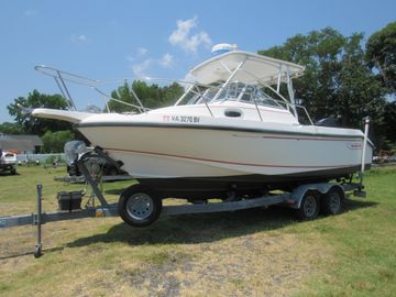 1997 Boston Whaler 23 Conquest