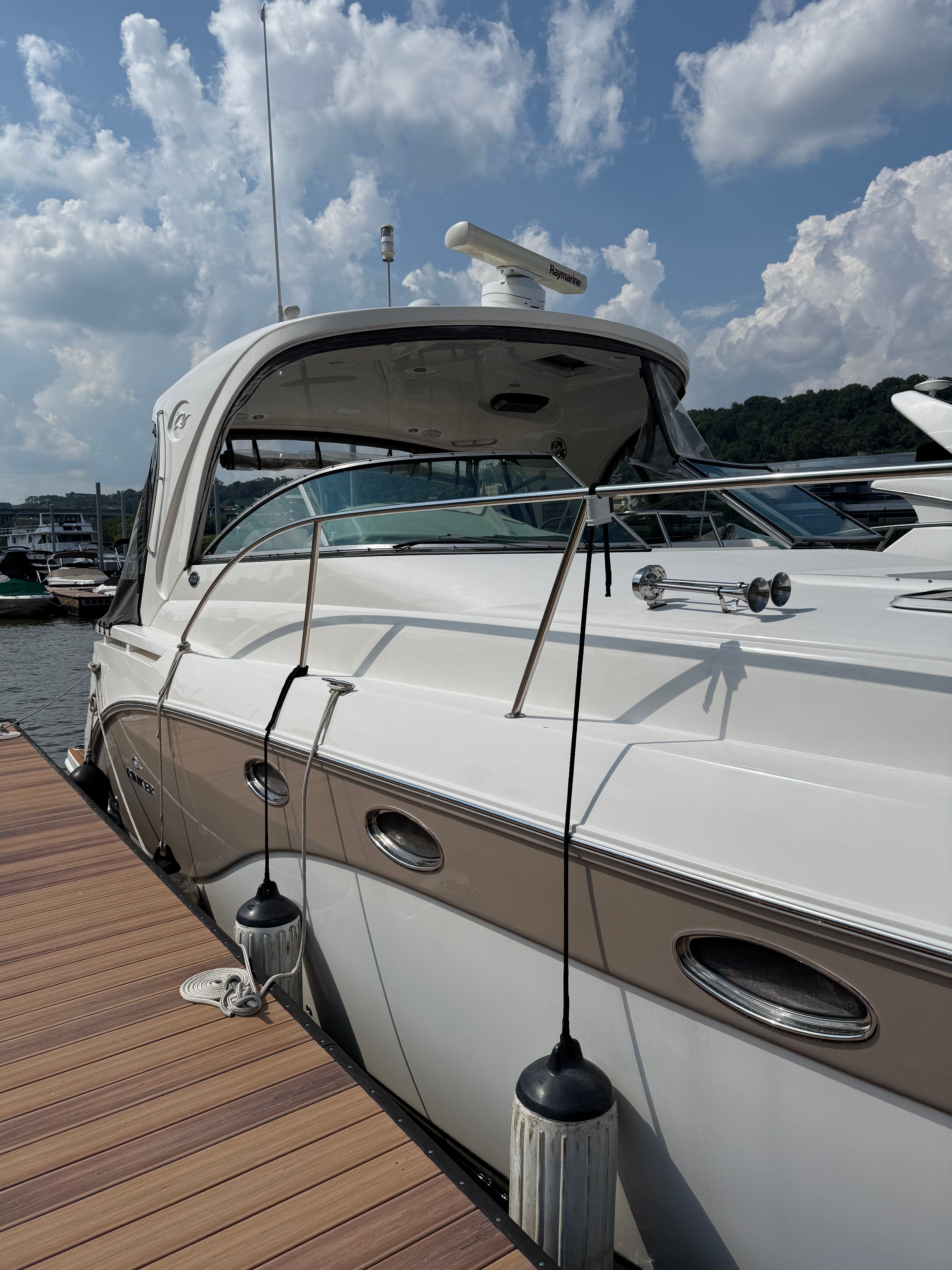 2010 Rinker 400 Express Cruiser
