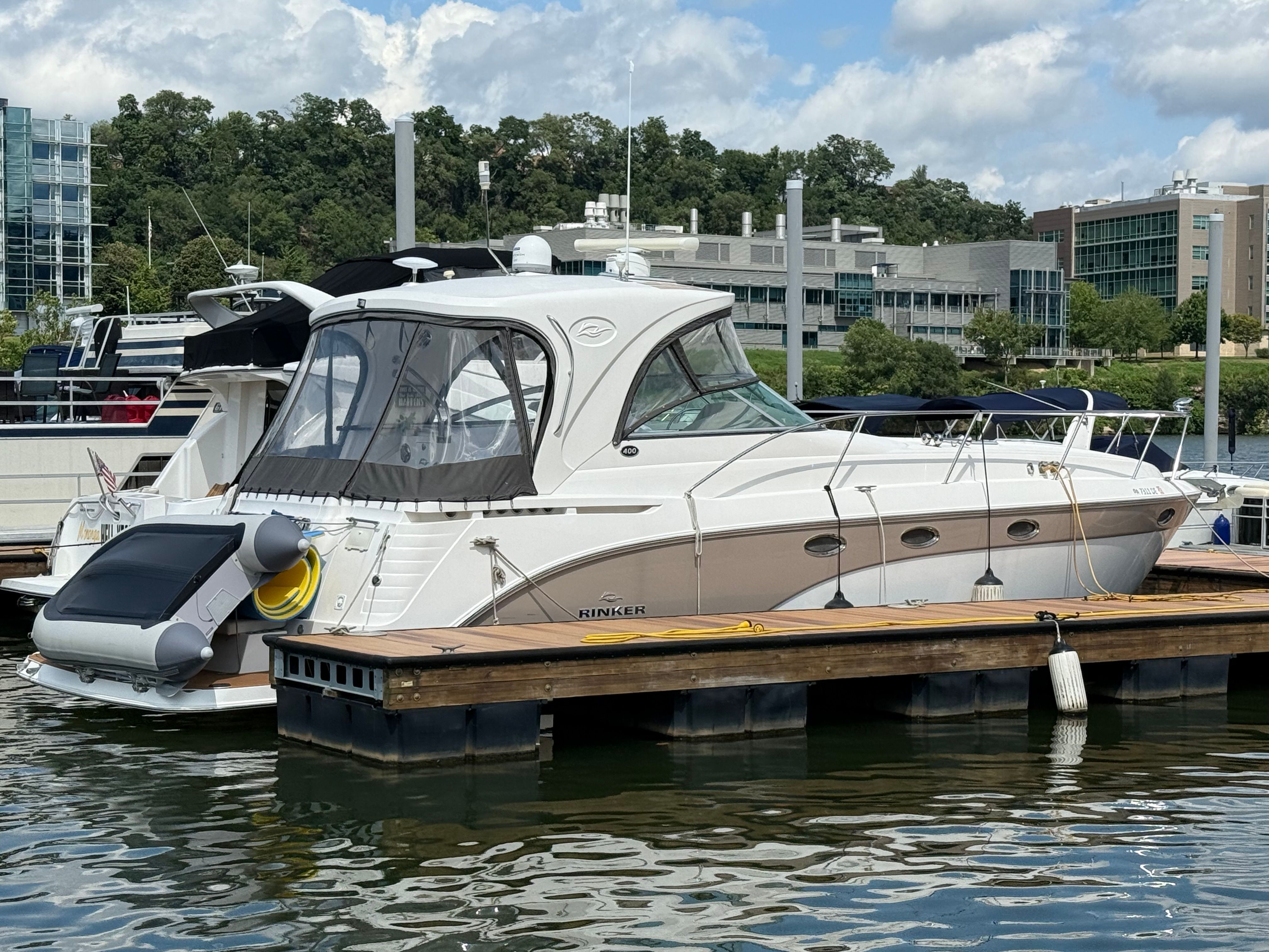 2010 Rinker 400 Express Cruiser