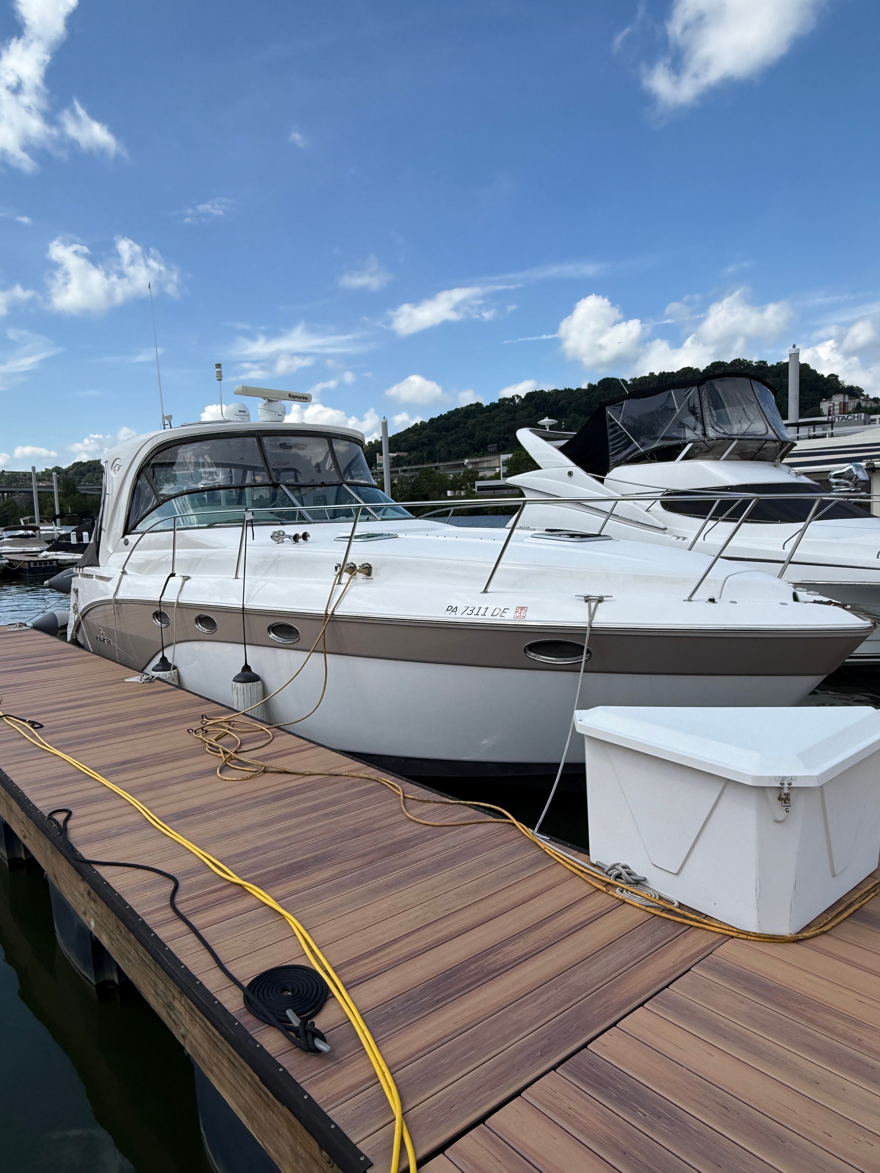 2010 Rinker 400 Express Cruiser