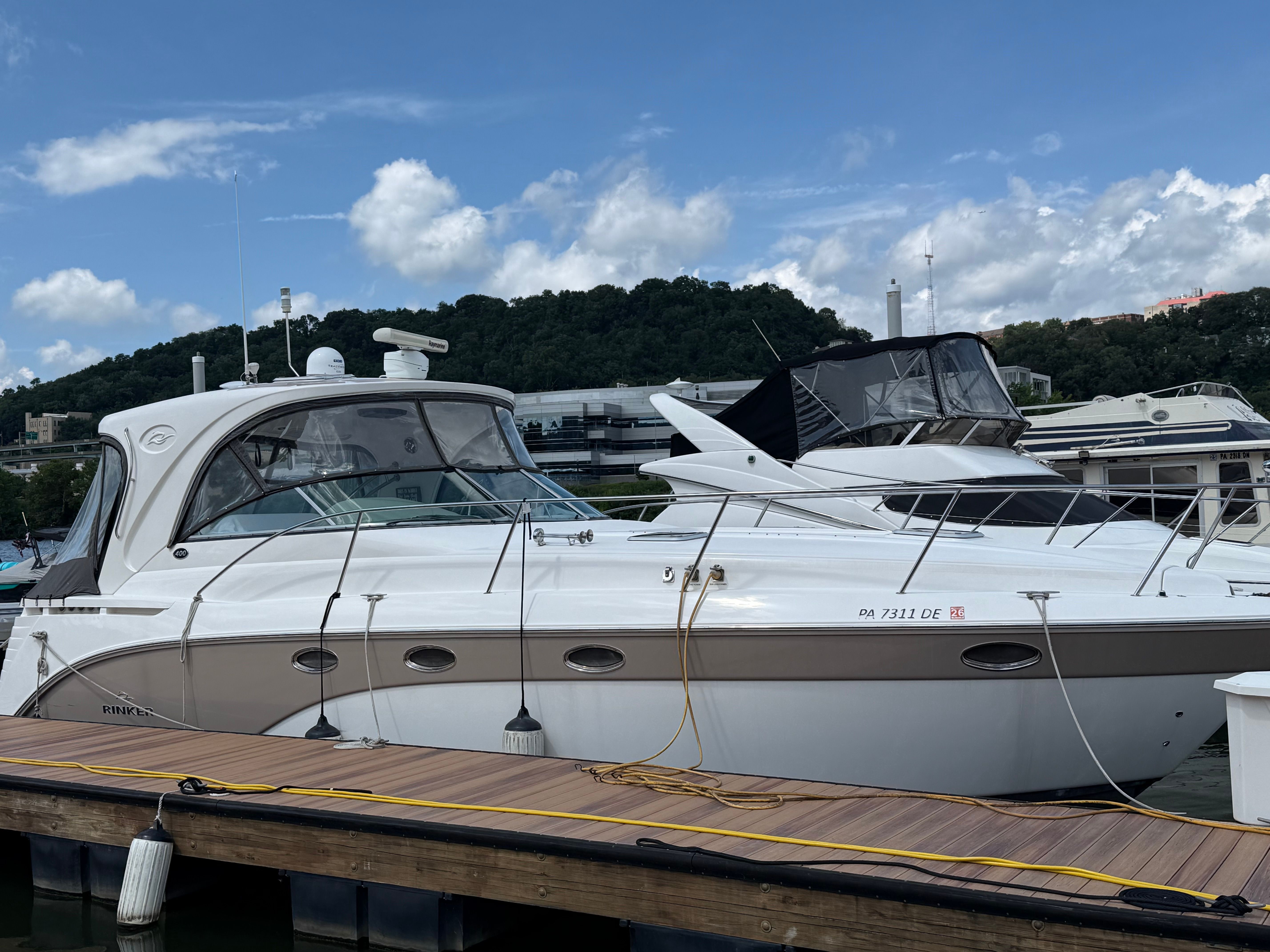 2010 Rinker 400 Express Cruiser