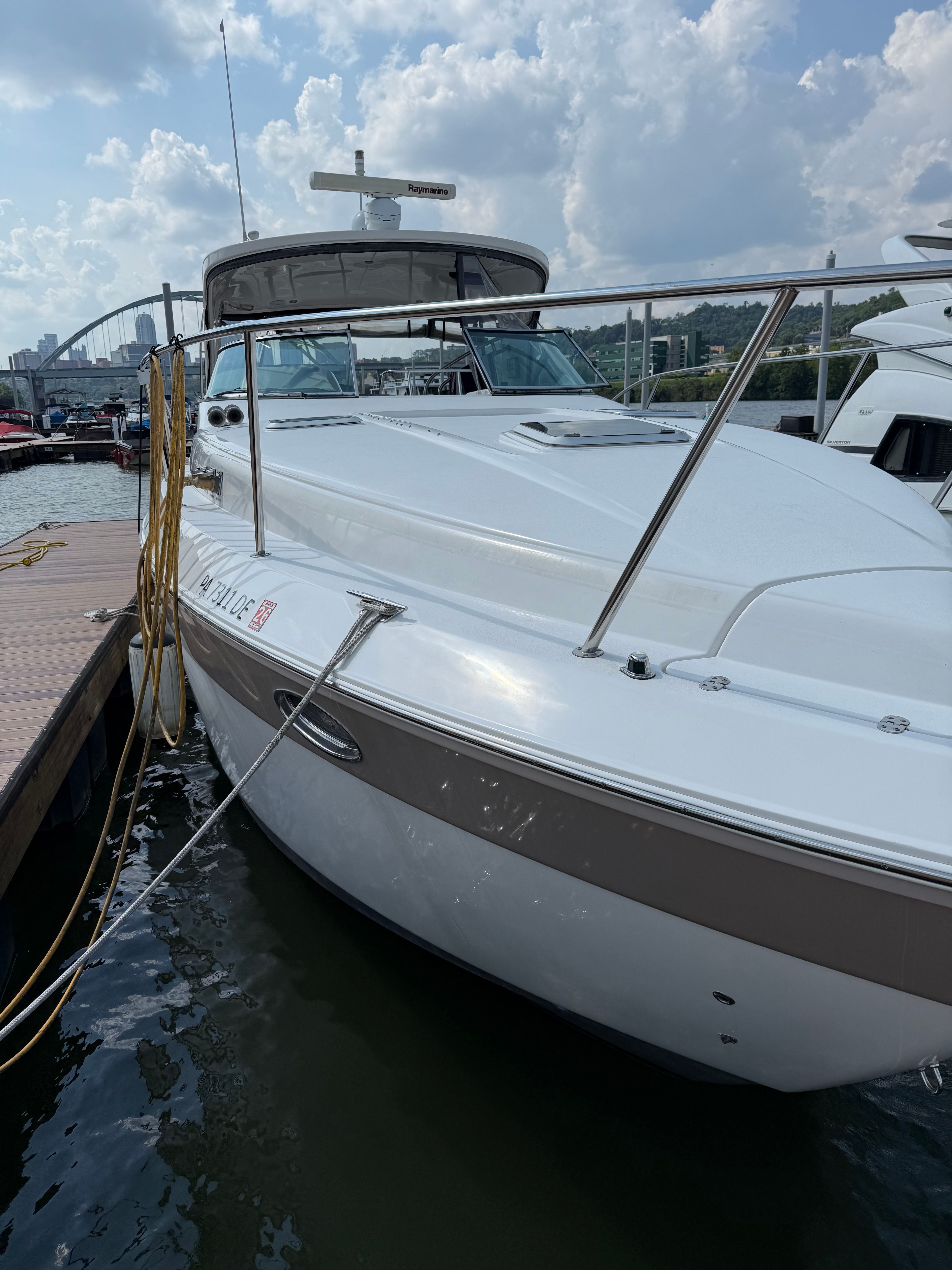 2010 Rinker 400 Express Cruiser