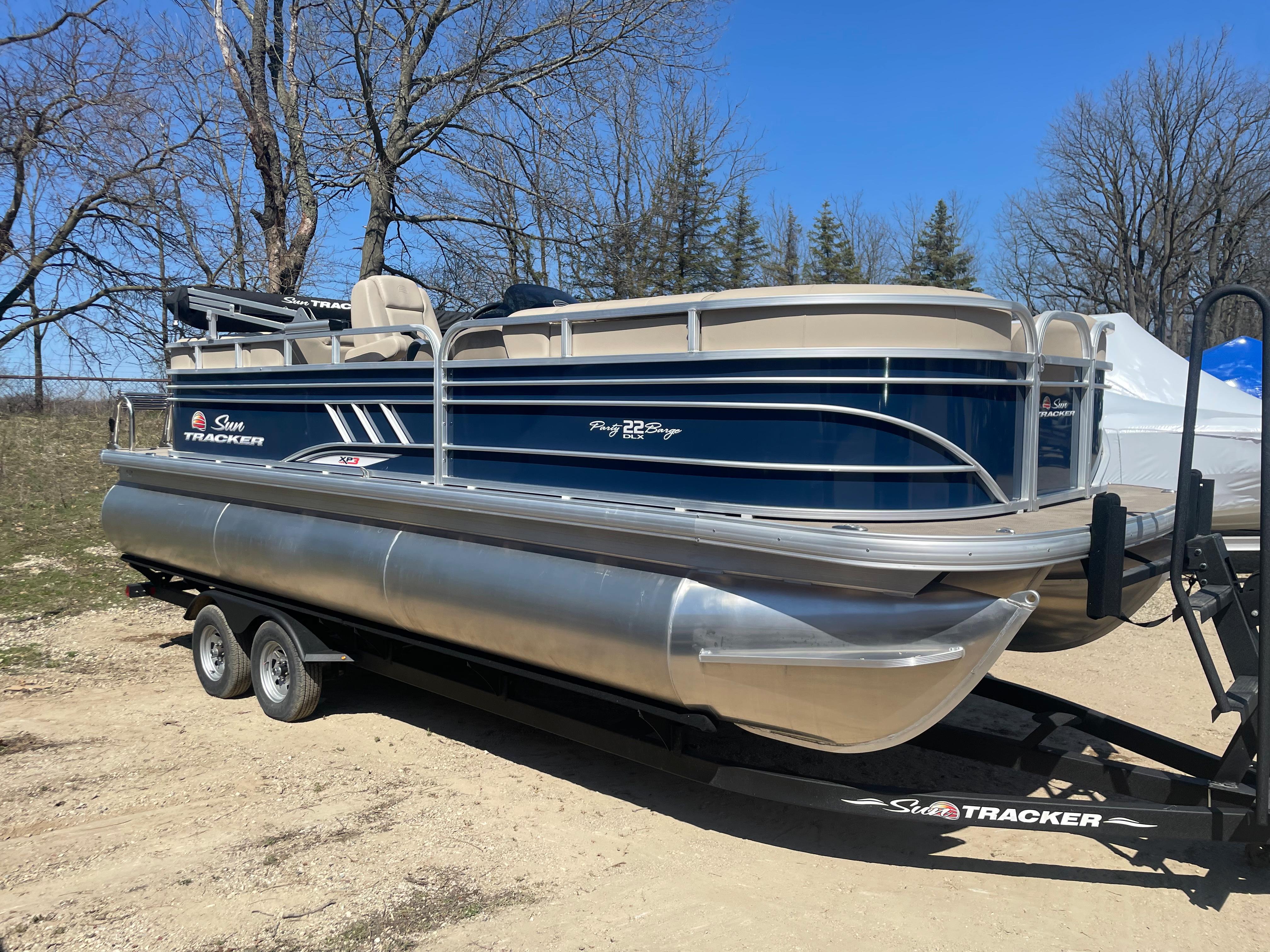 PARTY BARGE 22 RF XP3 - SUN TRACKER Recreational Pontoon Boat