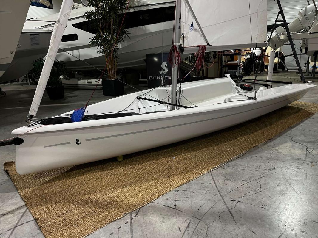 2022 Beneteau First 14