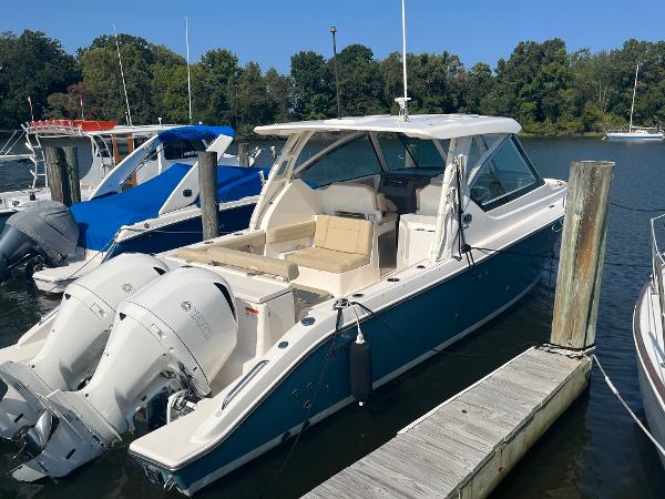 2018 Pursuit DC 295 Dual Console