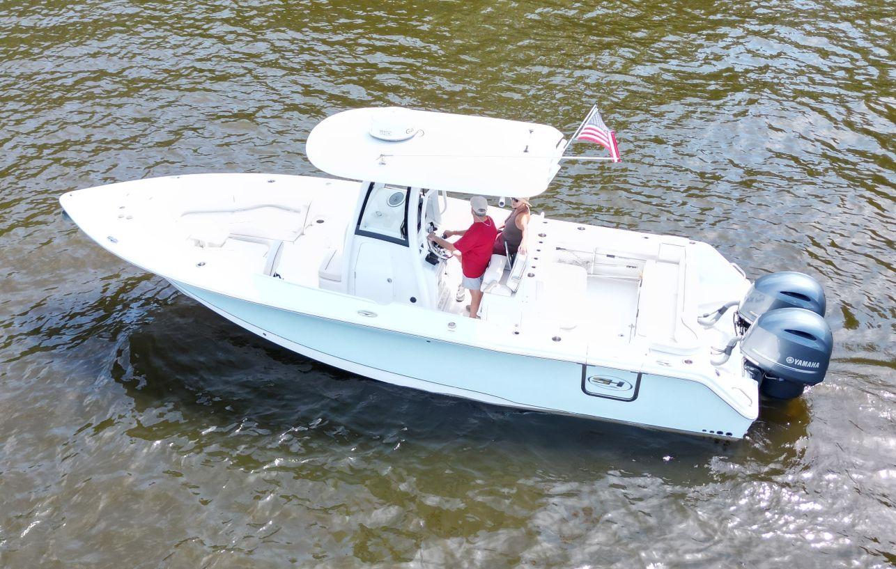 Sea Hunt Ultra 275 SE 2020 Sea Hunt Ultra 275 SE boat on water with two people onboard.