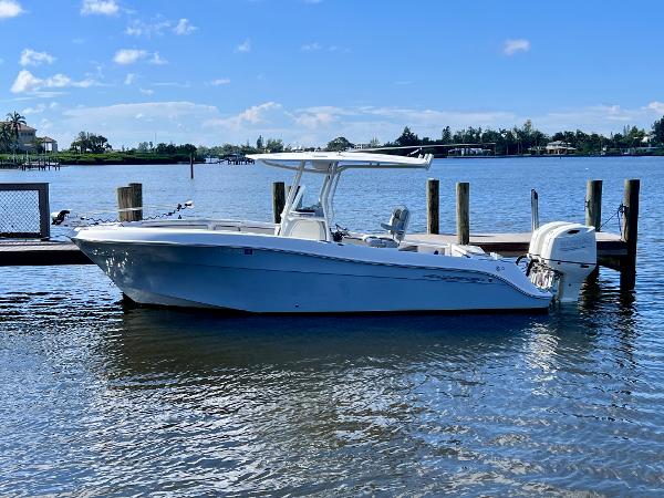 2021 Aquasport 2500 Center Console