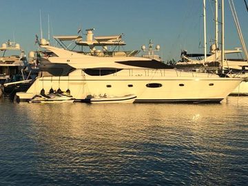 2005 Ferretti Yachts 550