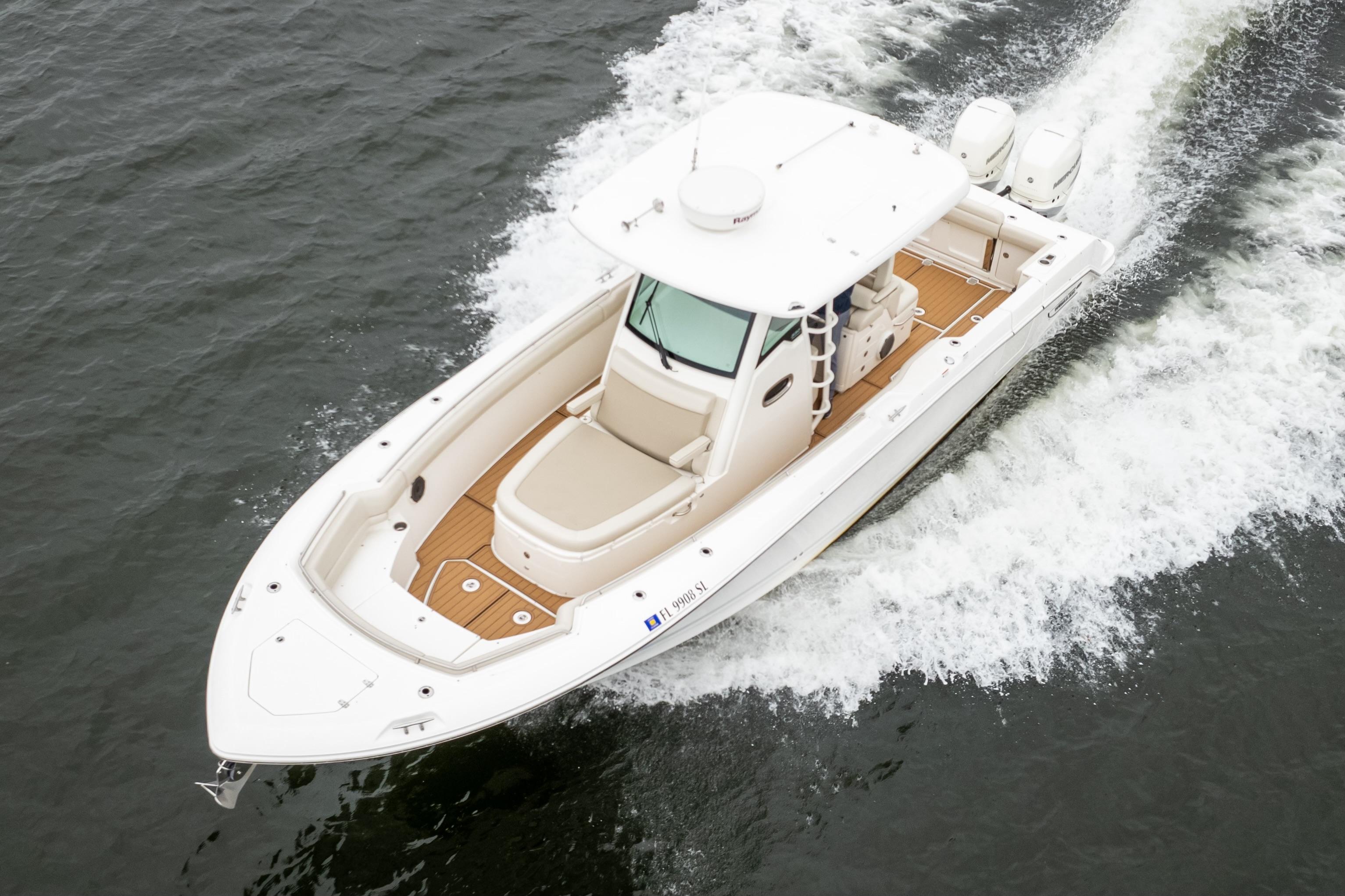 2019 Boston Whaler 330 Outrage