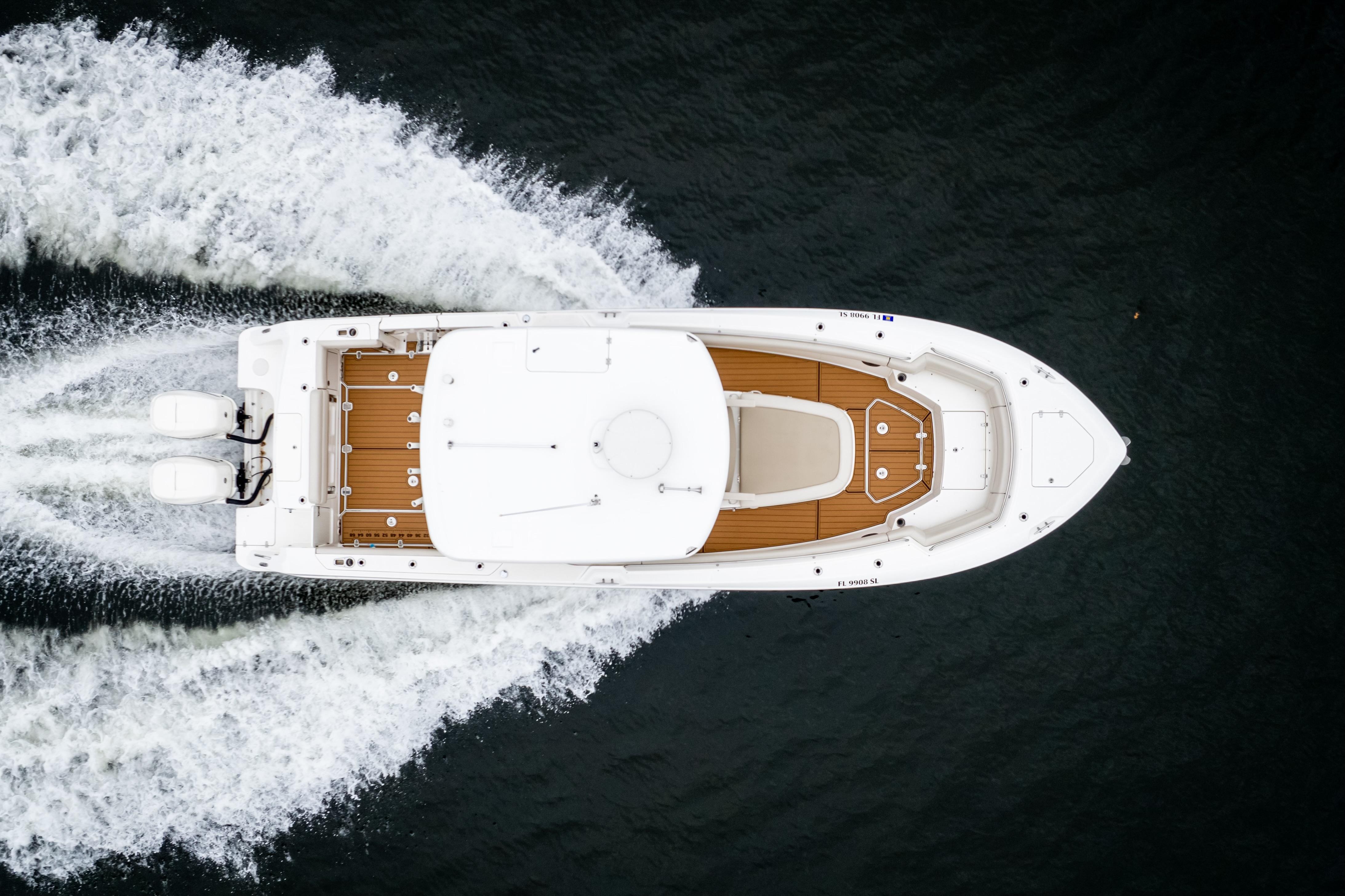 2019 Boston Whaler 330 Outrage