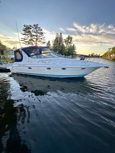 Cruisers Yachts 3375 Express