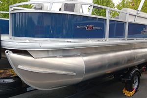 Sun Tracker Bass Buggy 16 XL Select 2026 Sun Tracker Bass Buggy 16 XL Select pontoon boat, blue and silver design.
