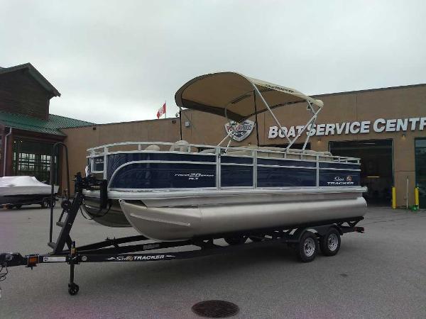 Sun Tracker Fishin' Barge 20 DLX 2024 Sun Tracker Fishin' Barge 20 DLX pontoon boat at a boat service center.