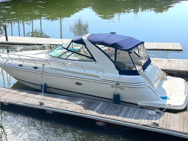 Cruisers Yachts 4270 Esprit 1997 Cruisers Yachts 4270 Esprit docked, featuring sleek design and blue canopy.