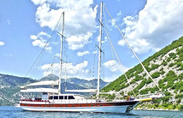 Ketch Laminated Mahogany 7 cabins 2004 Ketch Laminated Mahogany yacht with 7 cabins sailing near scenic mountains.