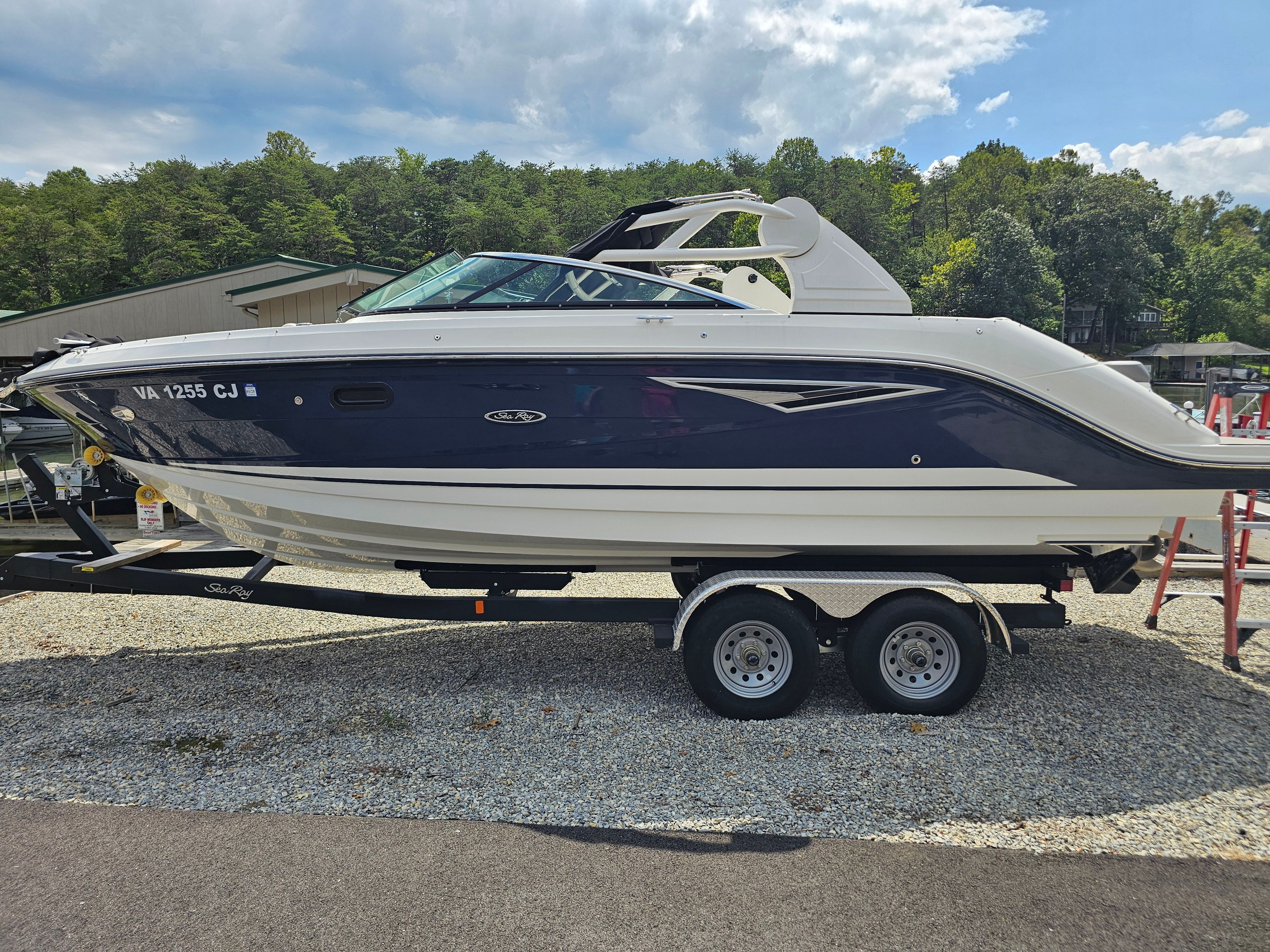 2022 Sea Ray SLX 250