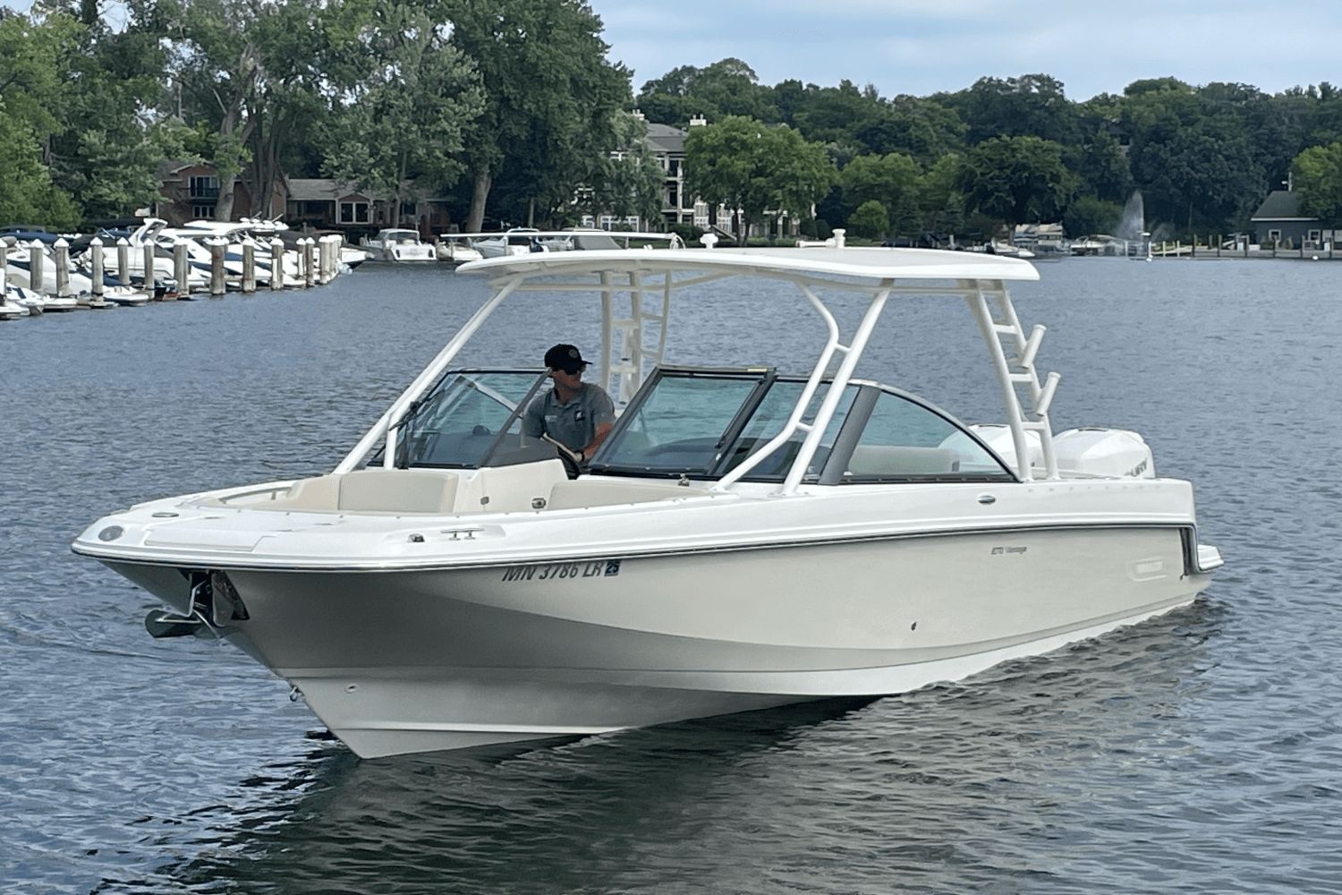 2017 Boston Whaler 270 Vantage