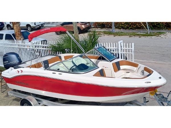 Chaparral 19 SSi OB 2024 Chaparral 19 SSi OB boat with red and white exterior, parked on a trailer.