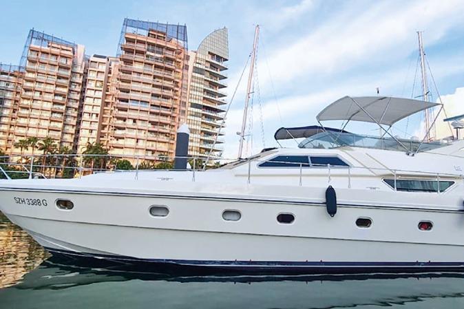 1995 Ferretti Yachts 60