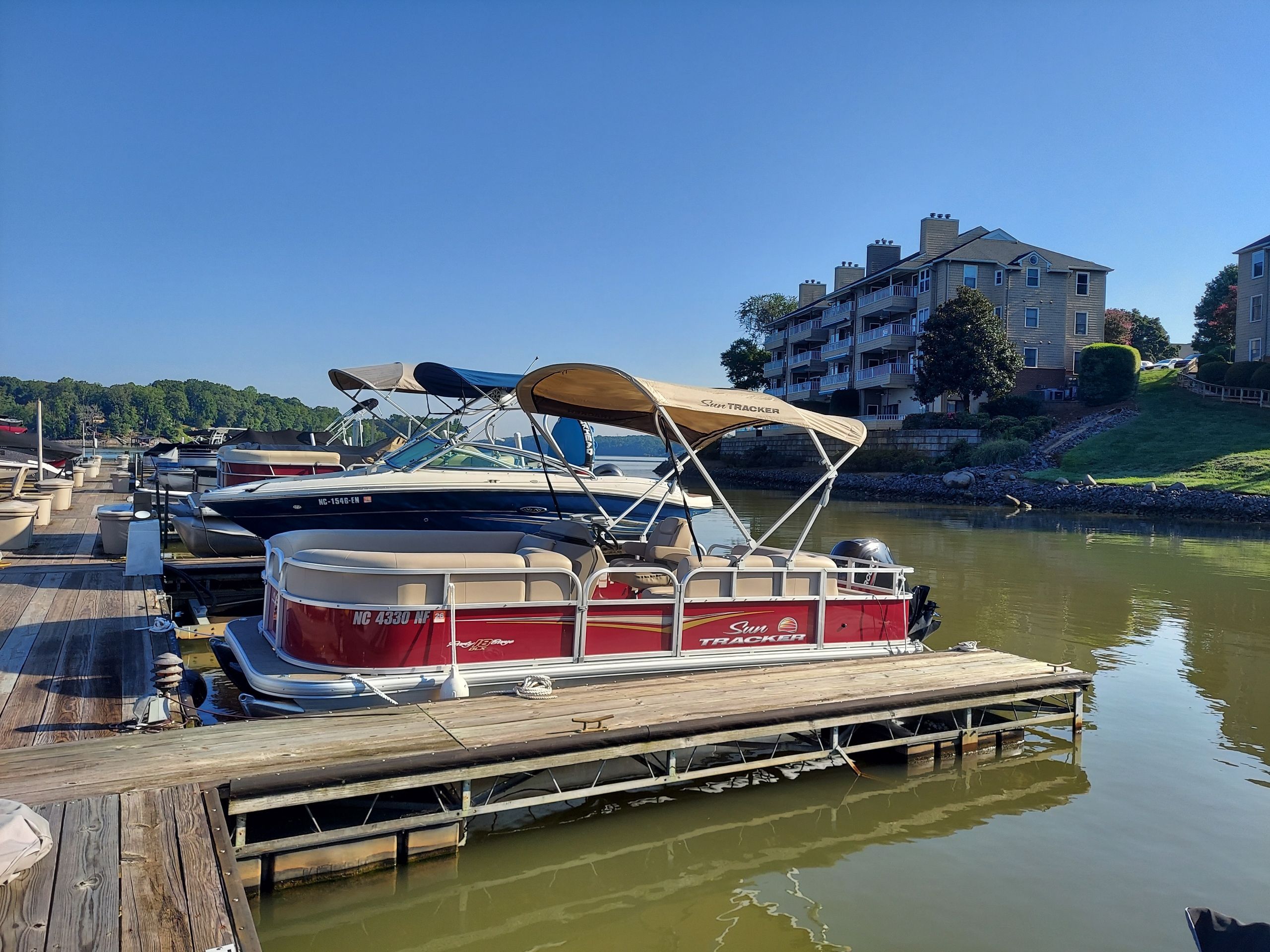 2025 Pontoon suntracker
