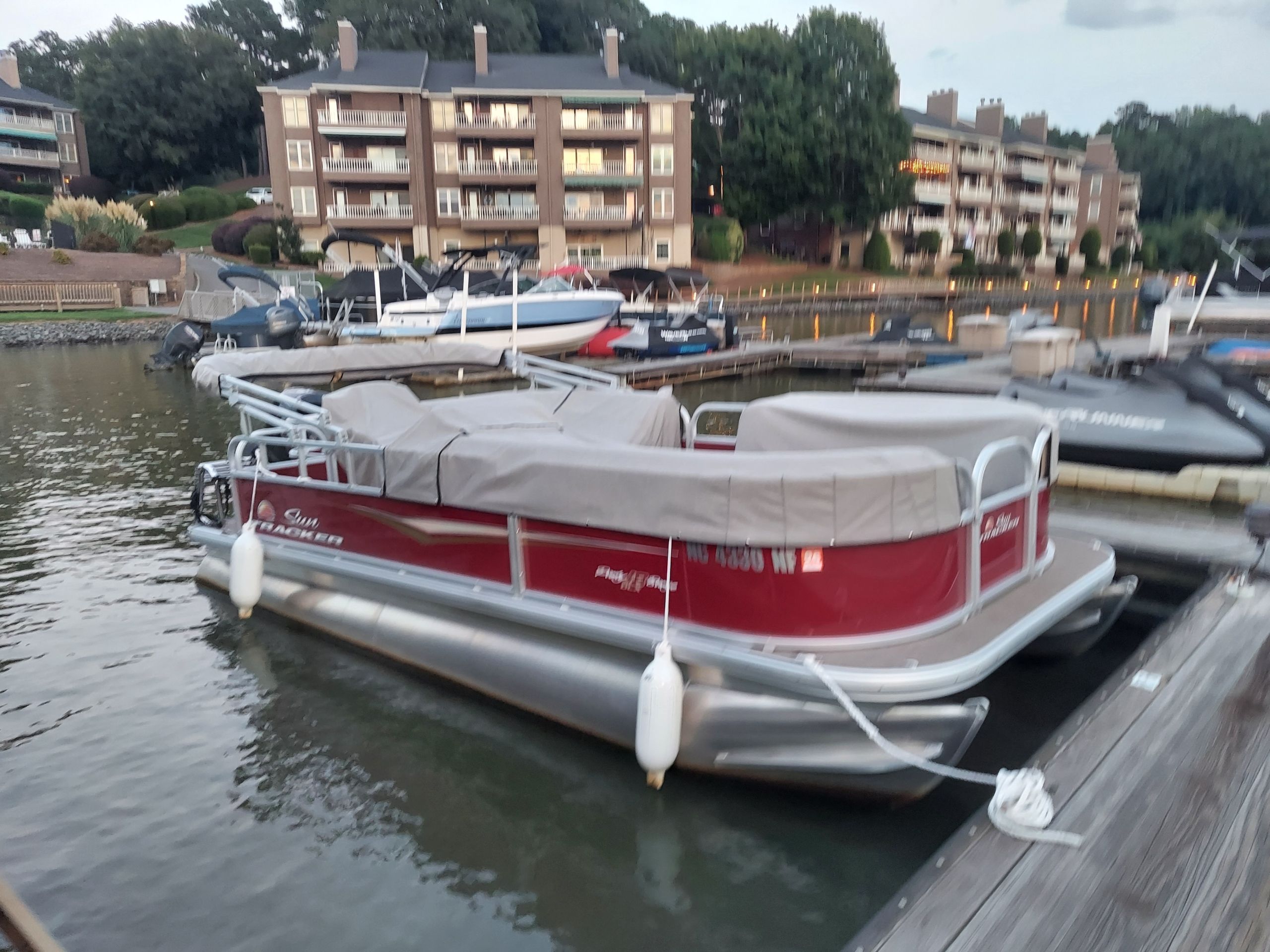 2025 Pontoon suntracker