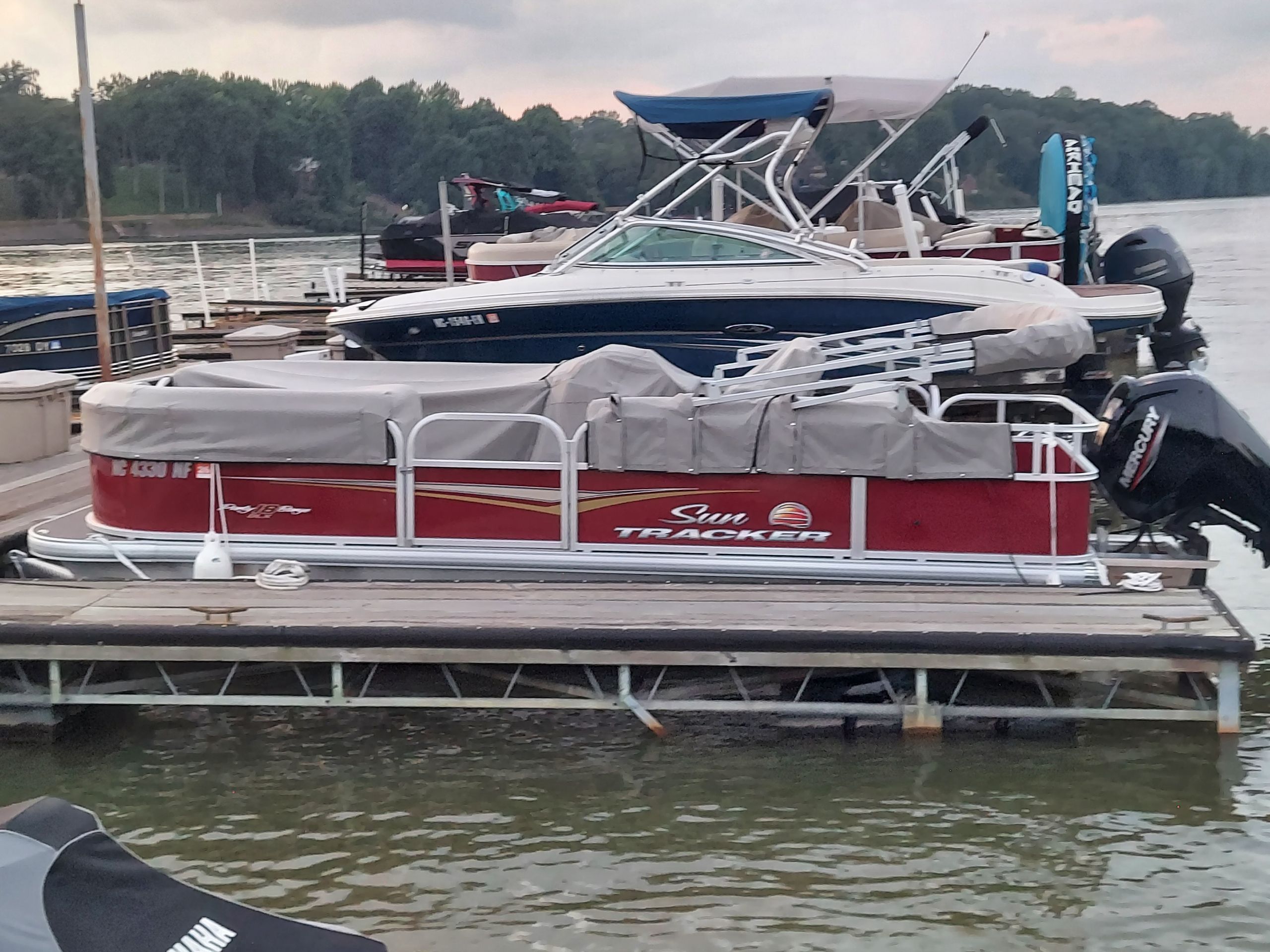 2025 Pontoon suntracker
