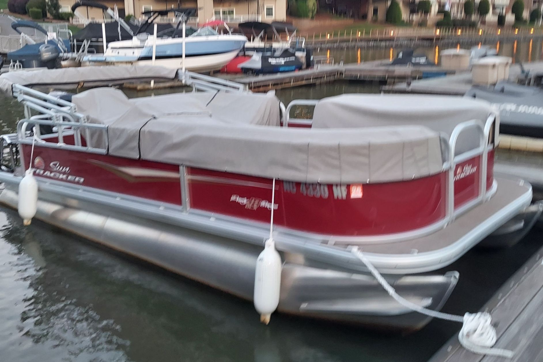 2025 Pontoon suntracker