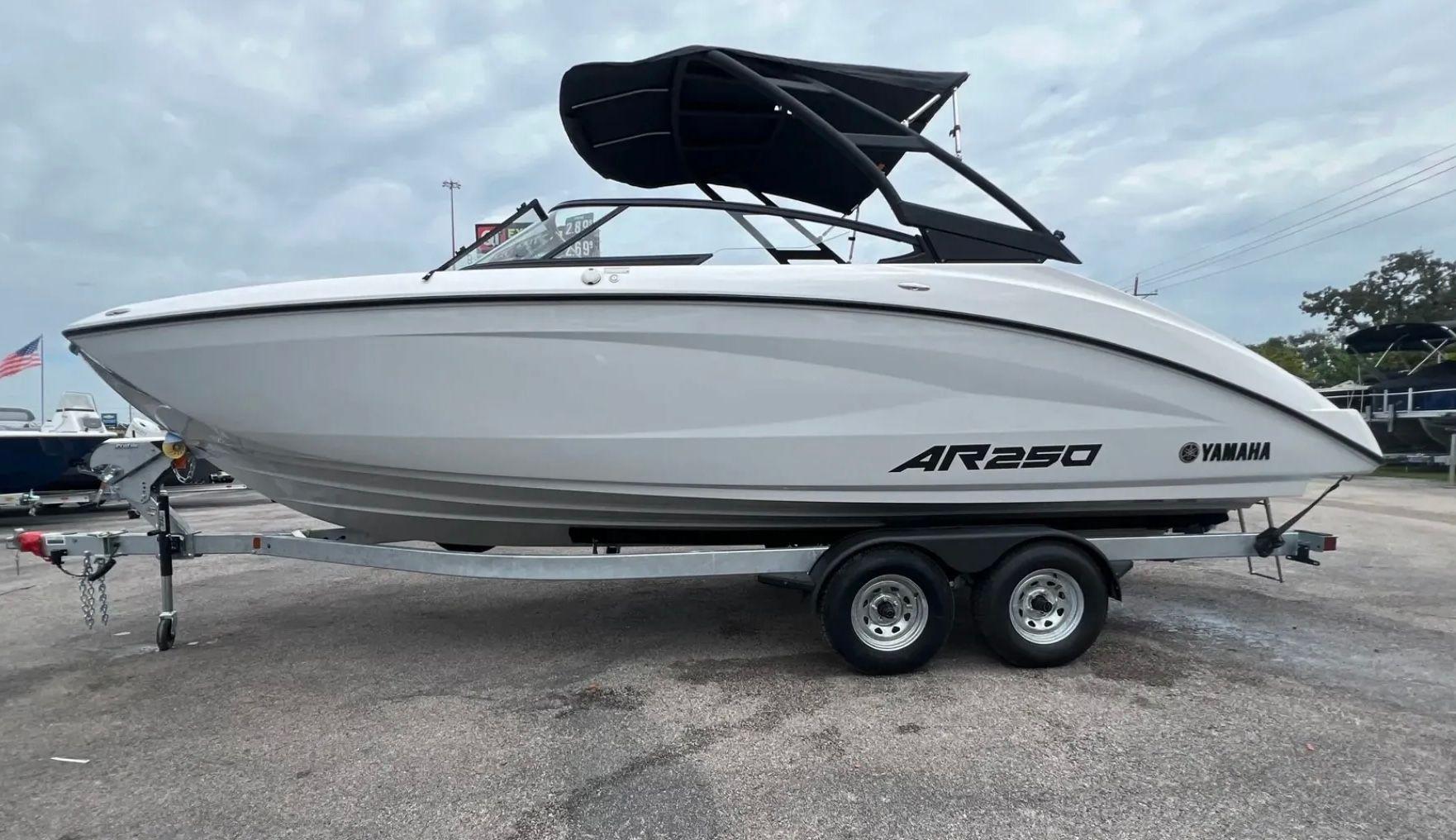 2025 Yamaha Boats AR250