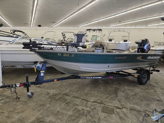 2000 Bass Tracker PDV17