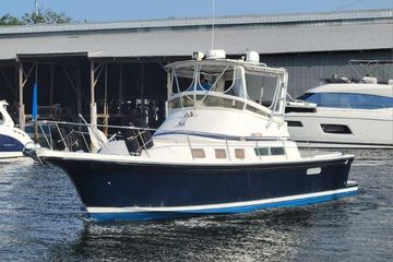 2003 Albin 32 + 2 Command Bridge