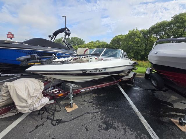 2001 Triton SF19