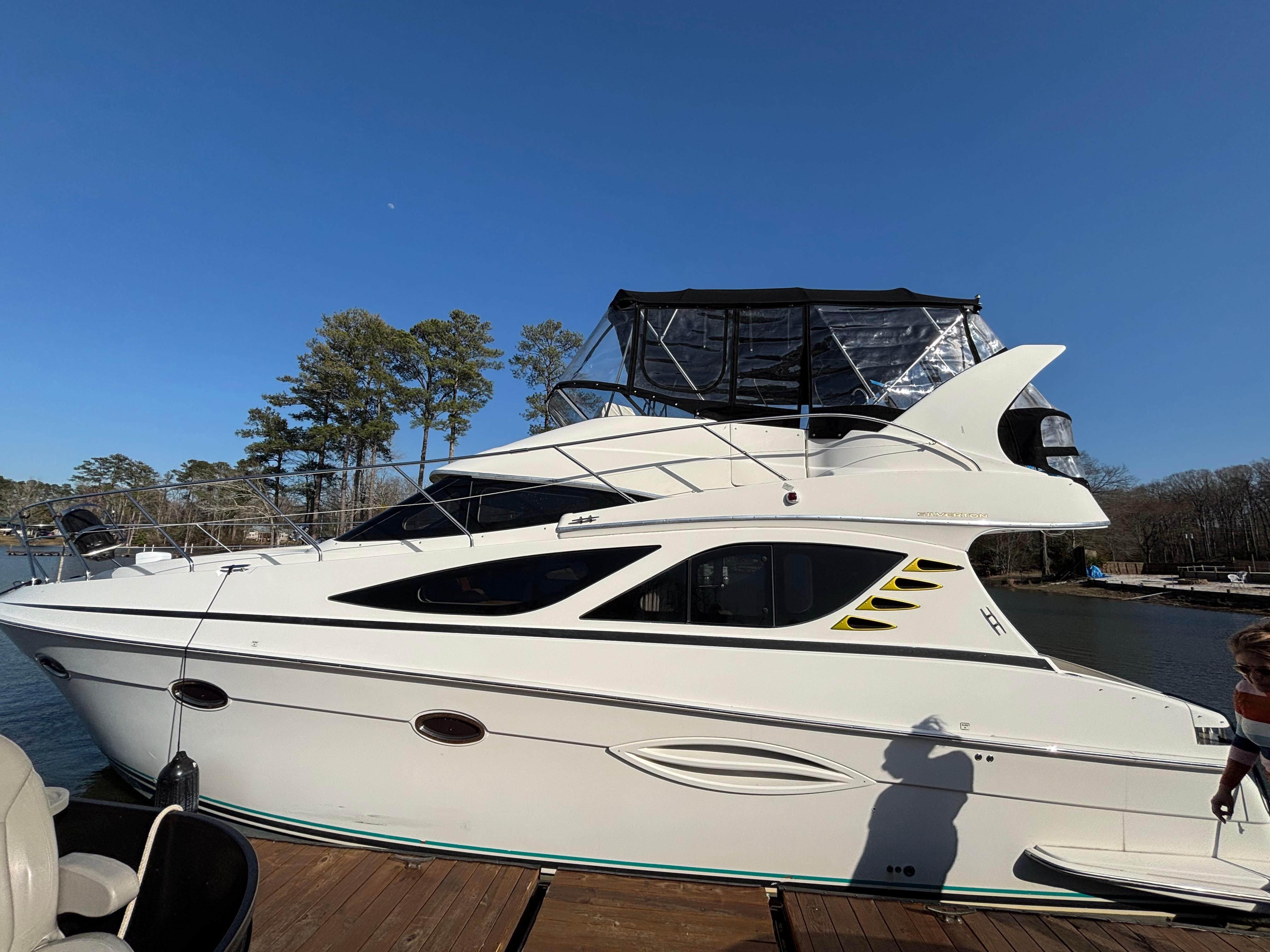 2005 Silverton 38 Sport Bridge