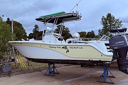 Sea Fox 226 Commander 2013 Sea Fox 226 Commander boat on stands, featuring Yamaha outboard motor.